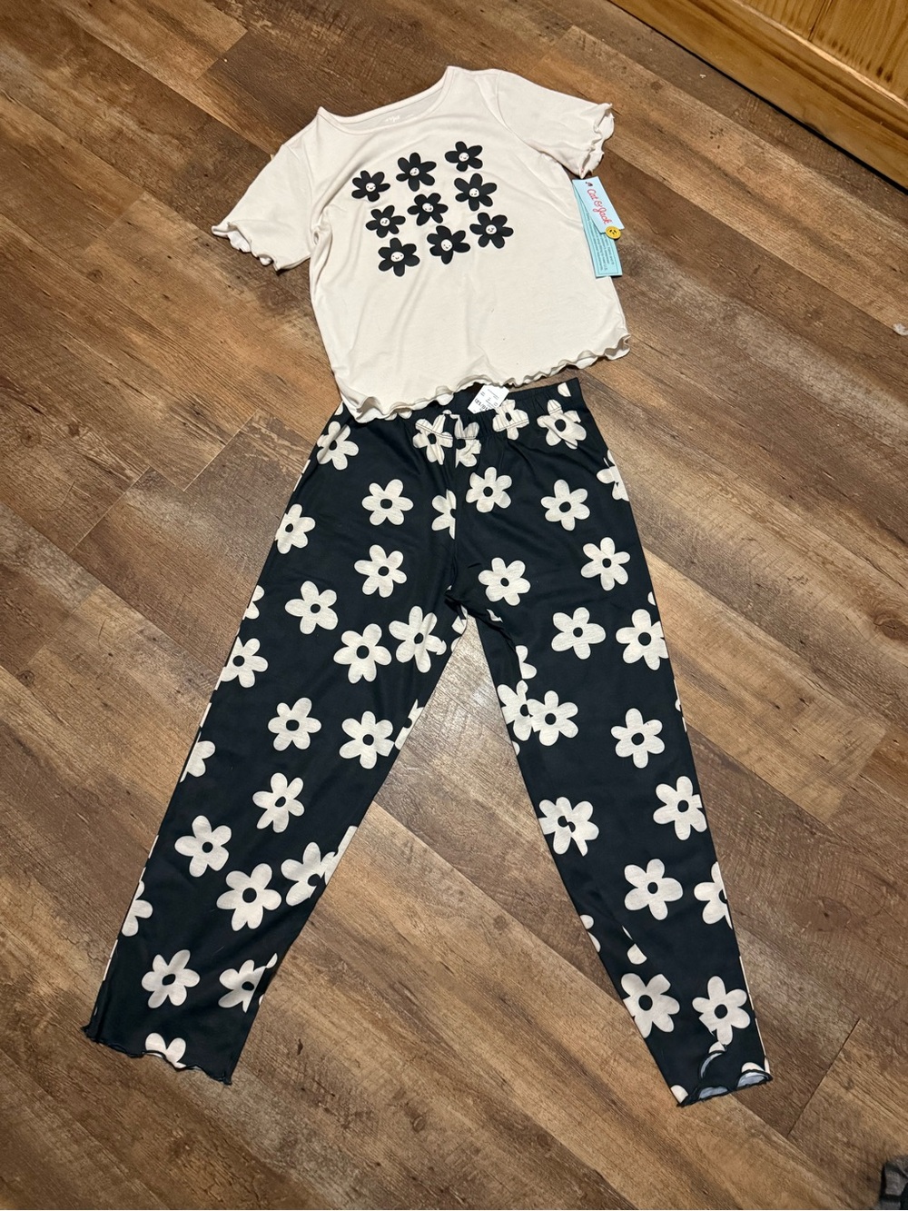 Cat & Jack Cream Top & Black Daisy Pajama Set